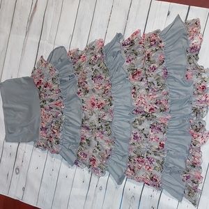 Super cute ruffle maxi skirt size Medium Rachael and Chloe Brand High waisted.